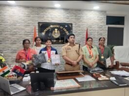 अंतर-जनपदीय पुलिस प्रतियोगिता में चमकीं महिला खिलाड़ी एसपी ने उत्कृष्ट प्रदर्शन करने वाली छह खिलाड़ियों को किया सम्मानित, प्रत्येक को एक हजार रुपये और ट्रैक सूट