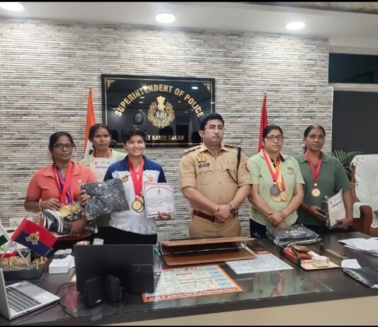 अंतर-जनपदीय पुलिस प्रतियोगिता में चमकीं महिला खिलाड़ी एसपी ने उत्कृष्ट प्रदर्शन करने वाली छह खिलाड़ियों को किया सम्मानित, प्रत्येक को एक हजार रुपये और ट्रैक सूट